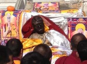 热贡自焚藏人索南达杰的遗体在火葬仪式上