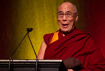 達賴喇嘛尊者在向布朗大学的5600多名師生和民眾發表公開演講
