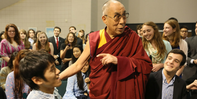達賴喇嘛尊者和弗吉尼亞州威廉斯堡威廉與瑪麗學院學生
