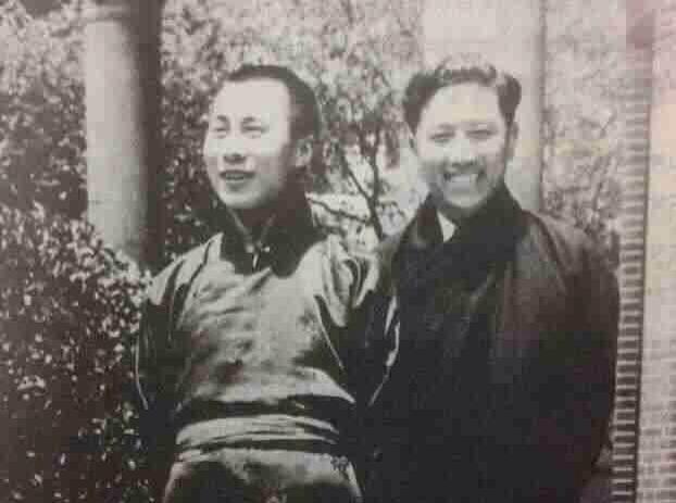 西藏精神领袖达赖喇嘛与平措旺杰（1954，在中国北京）