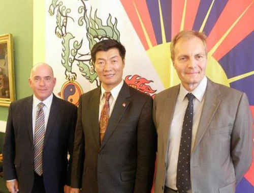 藏人行政中央司政洛桑森格与丹麦官员在哥本哈根
