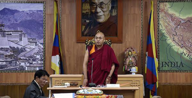 西藏人民議會議長堪布索朗丹培在開幕式上發表講話 照片/DIIR