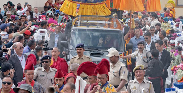 達賴喇嘛尊者在抵達拉達克時受到當地民眾的隆重迎接