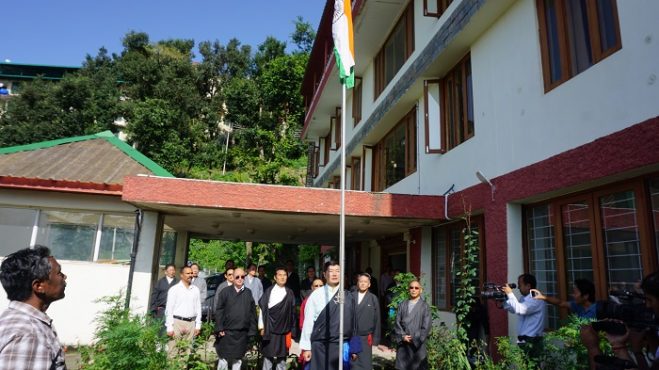 藏人行政中央在印度独立70周年纪念日举行升旗仪式