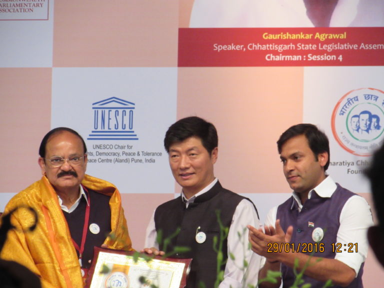藏人行政中央司政与印度副总统纳依度先生