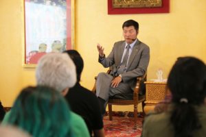 藏人行政中央藏人行政中央司政洛桑森出在北美地区支持西藏会议闭幕式上演讲