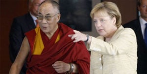 安格拉·默克尔于2007年成为第一位在柏林总理府与达赖喇嘛见面的德国总理 照片/ ABC照片
