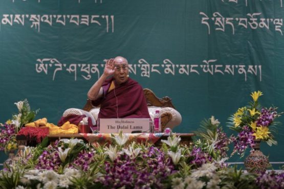 达赖喇嘛尊者向居住在奥里萨邦平措林藏人发表演讲