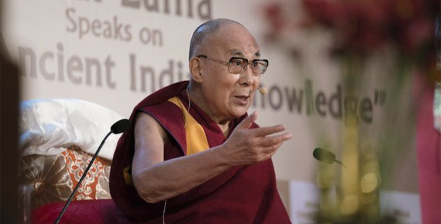 达赖喇嘛尊者在访问印度西孟加拉邦加尔各答市时，受邀出席了印度商会举办的演讲活动 照片/OHHDL