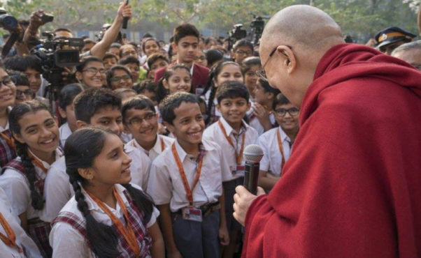 达赖喇嘛尊者与索梅亚·维德尔卫豪学校学生互动 2017年12年8日 照片/OHHDL