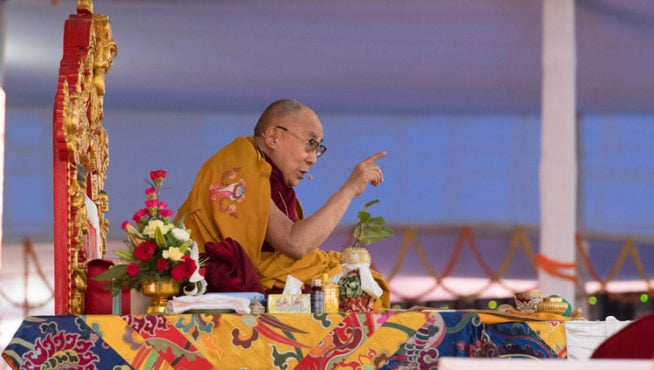 达赖喇嘛尊者在向华人信众传授《金刚经》 照片/OHHDL