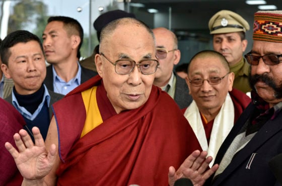 达赖喇嘛尊者在抵达达兰萨拉岗格拉机场时接受媒体采访 照片/Tenzin Phende/DIIR