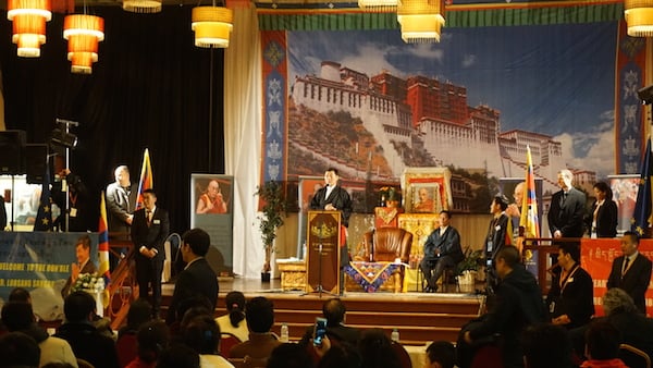 司政洛桑森格在比利時安特衛普向流亡藏人发表讲话