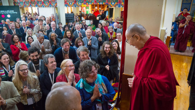 达赖喇嘛尊者在与参加第33届心智与生命研讨会的各界人士 照片/OHHDL
