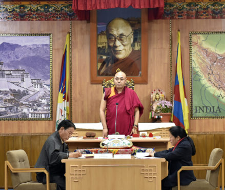 第十六届西藏人民议会第五次会议圆满闭幕