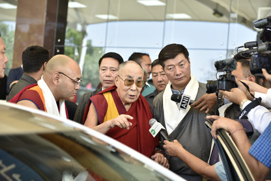 达赖喇嘛尊者抵达达然萨拉岗格拉机场