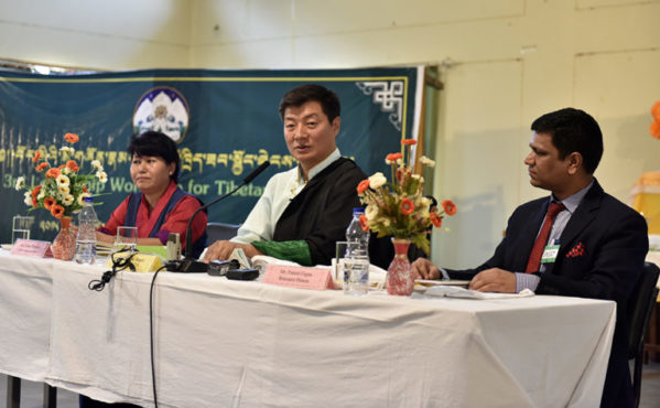 司政洛桑森格在藏人行政中央教育部举办的第3届藏人青年领袖培训会上发表演讲 照片/Tenzin Phende/DIIR