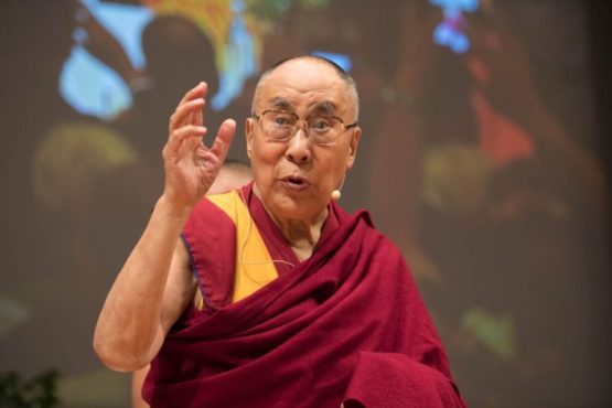达赖喇嘛尊者在德国海德堡会议中心举办的“幸福和责任”座谈会上发表讲话 2018年9月20日 照片/Manuel Bauer
