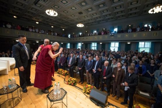 达赖喇嘛尊者出席苏黎世应用科技大学举办的“普世人类价值与教育” 研讨会 2018年9月24日 照片/Manuel Bauer