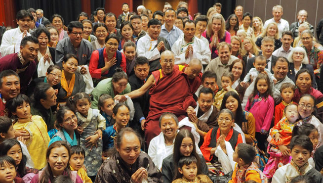 达赖喇嘛尊者与流亡欧洲的藏人和支持西藏团体成员合影留念 2018年9月13日 照片/ Jeremy Russell/DIIR