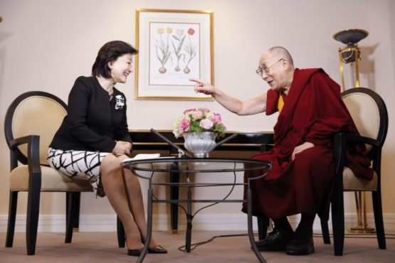 达赖喇嘛尊者在接受日本广播协会樱井良子女士的采访 2018年11月13日 照片Tenzin Choejor/OHHDL