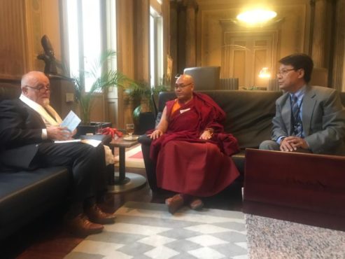 西藏人民议会议长堪布索朗丹培在布鲁塞尔会见弗拉芒议会议长坚·佩曼斯先生 照片/议会秘书处