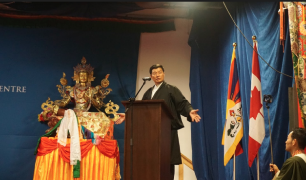 司政洛桑森格在加拿大多伦多藏人社区礼堂中向民众发表讲话 2018年11月18日 照片/司政办公室