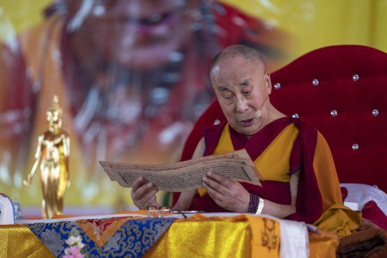达赖喇嘛尊者在佛教圣地桑伽施向印度为主的各国信众传授传授寂天菩萨所著的《入菩萨行论》 2018年12月4日 照片//Lobsang Tsering/OHHDL