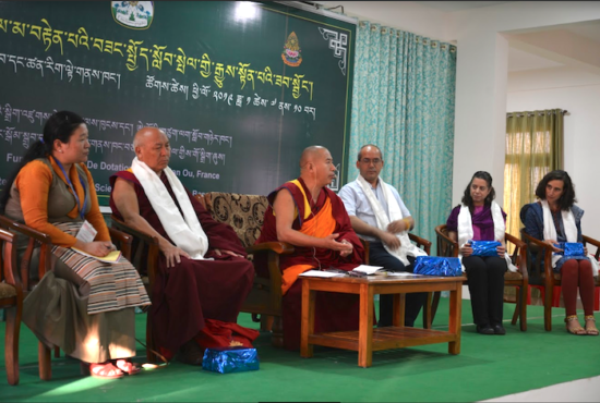 哲蚌洛色林寺堪布格西洛桑桑丹在主持研讨会闭幕式 照片／藏人行政中央教育部