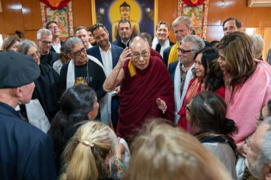 达赖喇嘛尊者在达兰萨拉官邸向美国印第安代表团发表讲话 2019年2月11日 照片/OHHDL