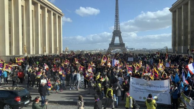 海外藏人于法国巴黎纪念310事件60周年资料图片 网络图片