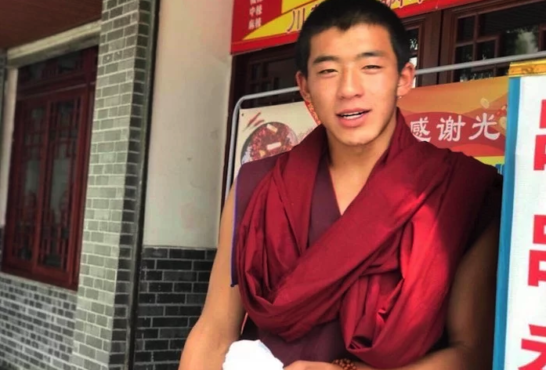 西藏阿壩格爾登寺僧人索南班丹遭捕前的照片