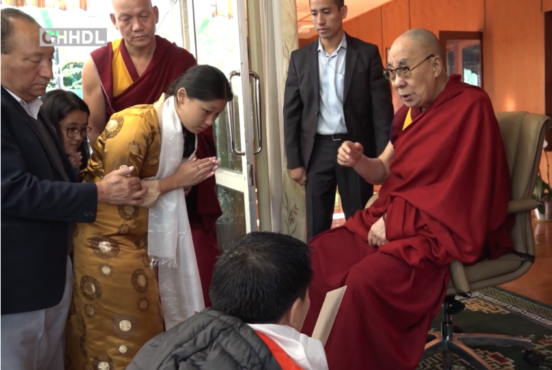 达赖喇嘛尊者在达兰萨拉官邸接见藏人信众 2019年10月11日 照片/Tenzin Choejor/OHHDL