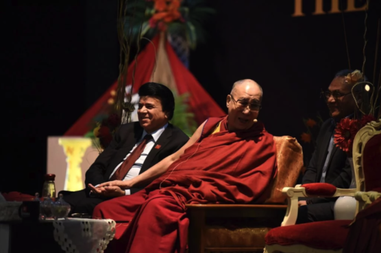 达赖喇嘛尊者在仪式上开怀大笑 2019年10月14日 照片/Tenzin Pheden/CTA