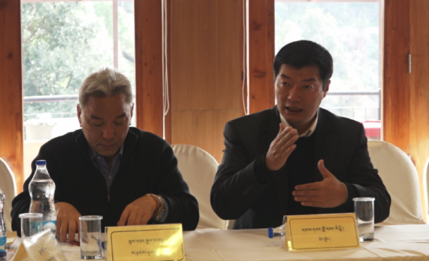 藏人行政中央司政洛桑森格在会议上致辞
