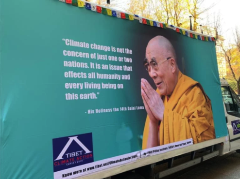“西藏气候变化宣传卡车”西班牙麦当劳市区行驶
