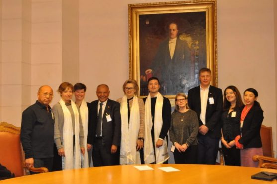 驻伦敦办事处代表索朗·弗拉西与瑞典议会西藏友好协会的成员