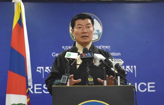 司政洛桑森格在藏人行政中央外交部拉帕次仁纪念厅举行新闻发布会上发言 2020年1月29日 照片/Tenzin Pheden/CTA