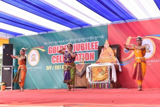 赫伯特布尔中央藏人学校學生在該校成立五十週年慶典上表演印度傳統舞蹈 2020年2月7日 照片/Tenzin Phende/CTA