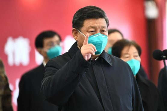 中国国家主席习近平在视察疫区 照片/载自网络