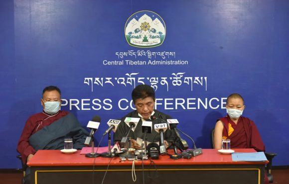 选举事务署主管旺堆次仁在新闻发布会上宣布2021年流亡藏人大选正式开始 2020年8月5日 照片/Tenzin Phende/CTA
