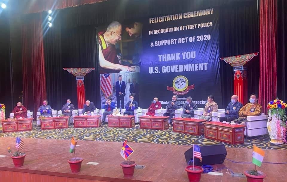 达兰萨拉印藏友好协会在西藏歌舞与戏剧表演艺术学院举办庆祝活动欢迎美国政府颁布《2020西藏政策与支持法案》 2021年1月16日 照片/议会秘书处提供